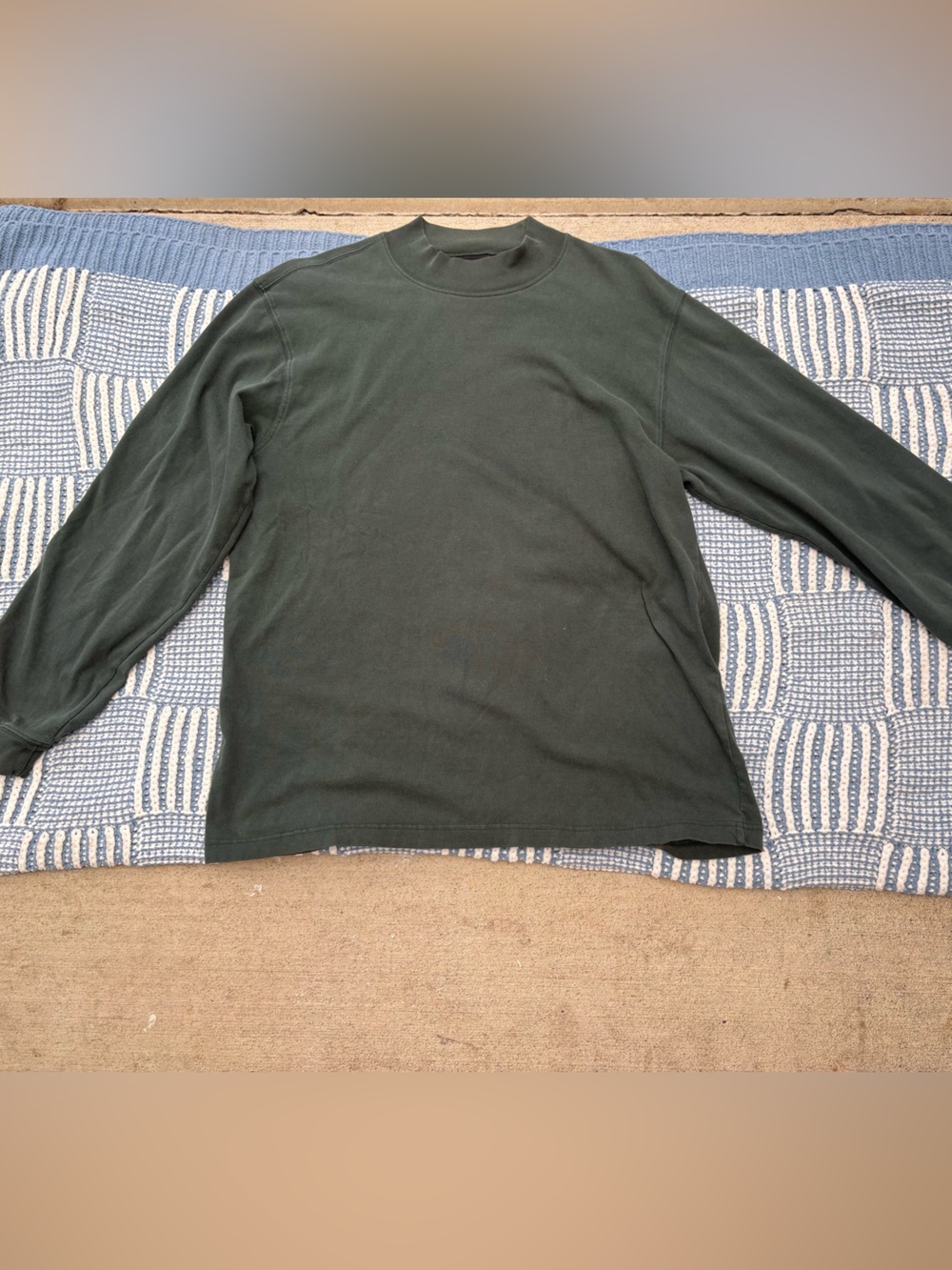 Eddie Bauer Men's Crewneck Sweater in Forest Green - Picture 1 of 4